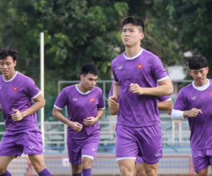 ĐT Việt Nam chia quân đá tập, rà soát đội hình chuẩn bị cho trận 'chung kết' gặp Malaysia