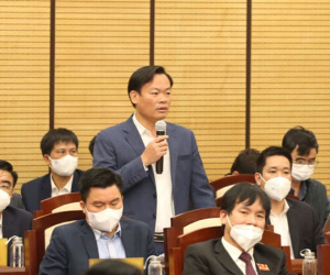 Chủ tịch Cầu Giấy: 'Khách vào ăn, hát trong quán karaoke, sờ máy còn nóng mà không có căn cứ xử lý'