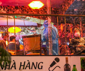 Sáng 10/12, 126 khách vẫn đang bị cách ly tại nhà hàng Monaza Trần Duy Hưng