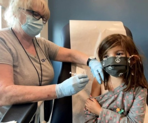 Trẻ em có cần tiêm vaccine Covid-19 nhắc lại?