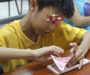 Thiếu niên 17 tuổi ăn cắp hơn 3,6 tỉ đồng của bố để tặng cho bạn gái lớn hơn 10 tuổi