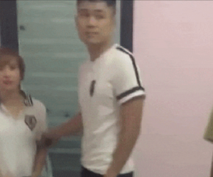Bố chồng và con dâu xông vào nhà nghỉ, chỉ mặt tiểu tam: 'Mày có nuôi được thằng này không?'