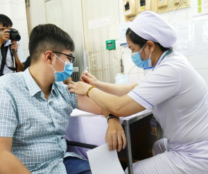 Tiêm mũi 2 vắc xin Moderna cho người đã tiêm mũi 1 Pfizer hoặc AstraZeneca