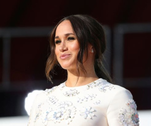 Tiết lộ: Hoàng gia sợ Meghan Markle 'thành công vang dội' hơn Công nương Diana, che mờ vợ chồng William - Kate