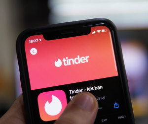 Ứng dụng hẹn hò Tinder cập nhật thêm trạng thái tiêm chủng: 'Hẹn hò cũng phải an toàn!'