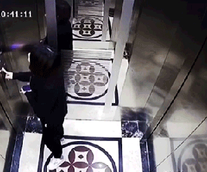 Đi vào thang máy nhưng không thể ra, người xem tưởng chuyện tâm linh nhưng lý do lại rất khoa học