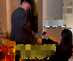 Clip: Bị bạn trai 8 năm 'phũ phàng' từ chối lời cầu hôn, cô gái nhảy lên siết cổ nam chính giữa chốn đông người