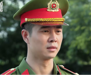 Phố trong làng tập 27: Trung úy Đông bị bố ép rời khỏi xã Tân Xuân, chuyện tình với Hải 'quạt' có nguy cơ 'toang'