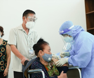 Bệnh nhân tự test nhanh tại nhà dương tính COVID-19, phải làm gì?