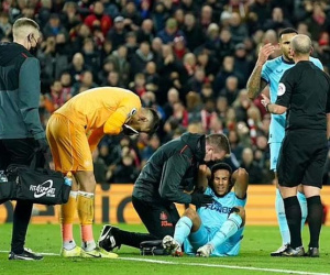 Tranh cãi nảy lửa xung quanh màn ngược dòng của Liverpool trước Newcastle, nghi vấn trọng tài giúp sức
