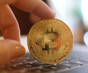 Đang đà đi lên, Bitcoin bất ngờ gãy đổ trong đêm