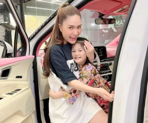 Vợ chồng Đoàn Di Băng chi gần 2 tỷ mua quà Noel cho con gái