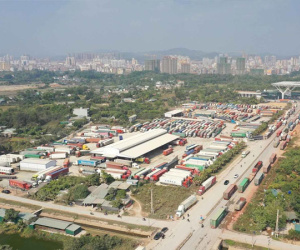 Nghìn xe container tắc ở cửa khẩu: Vạ vật vệ đường chờ thông hàng