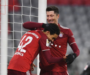 Lewandowski lập kỷ lục, Bayern vô địch Bundesliga lượt đi