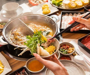 Khách đứng hình khi thấy tấm biển trên bàn nhậu, nhiều người quay xe bỏ về luôn!