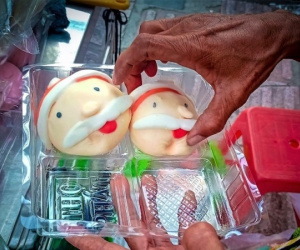 Độc nhất năm nay, bánh bao ông già Noel đắt khách