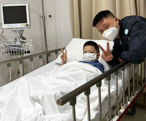 Con trai bị ngã xe đạp gãy tay, BTV Quang Minh có cách xử lý khiến ai cũng phải gật gù công nhận 'dạy con quá giỏi'