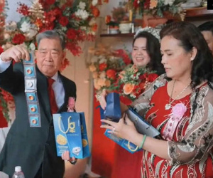 Dân mạng trầm trồ với đoạn clip cô dâu được bố mẹ tặng 'combo' của hồi môn gồm 2 căn nhà, vàng bạc, tiền mặt trị giá 30 tỷ đồng trong ngày cưới