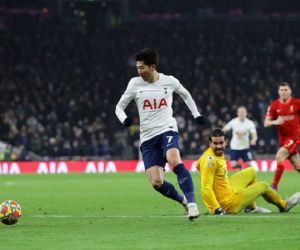 Chia điểm trong mưa bàn với Tottenham, Liverpool bị Man City bỏ xa 3 điểm