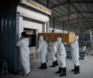 Bên trong khu hỏa thiêu người tử vong vì Covid-19 ở TP.HCM