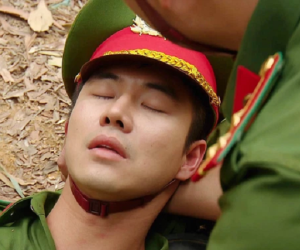 Phố trong làng: Loạt bằng chứng cho thấy Đông qua đời, Hải 'quạt' yêu Hoàng, khán giả đòi bỏ phim