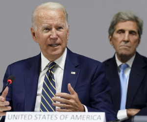 Covid-19: Tổng thống Biden bất ngờ khen ông Donald Trump