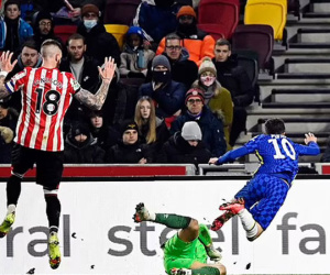 Chelsea nhọc nhằn vào bán kết League Cup