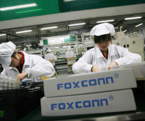 Sản xuất iPhone bị đình trệ do công nhân biểu tình