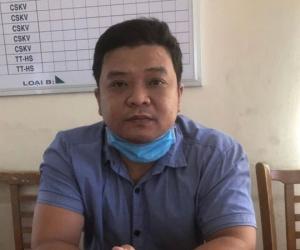 Thanh niên lái ô tô đi uống cà phê rồi cạy cốp xe máy lấy trộm nhiều tiền vàng