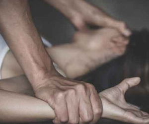 Thiếu nữ 17 tuổi sinh con sau khi bị cưỡng hiếp, thủ phạm là 4 'bạn tình' của mẹ ruột gây sốc nặng