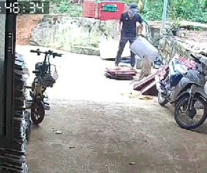 'Ngộ Không' xuống núi và màn đấu võ bất đắc dĩ của chàng thợ sơn