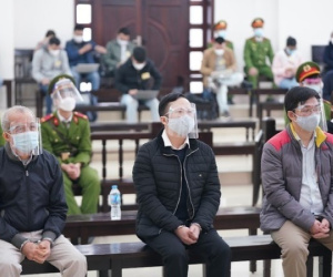 Người cấp bằng giả Trường ĐH Đông Đô nhận án tù, 'học giả' mua bằng tính sao?