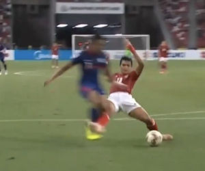Phốt trọng tài AFF Cup 2020: Singapore chịu 3 thẻ đỏ, bị tước penalty lộ liễu