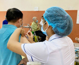 Mũi 3 vắc-xin Covid-19: Những nhầm tưởng về sốc phản vệ sau tiêm
