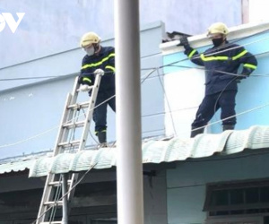 Một người đàn ông bị điện giật tử vong trên mái nhà ở TP.HCM