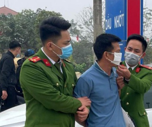 Bắt quả tang đối tượng vận chuyển trái phép cá thể rắn hổ mang chúa