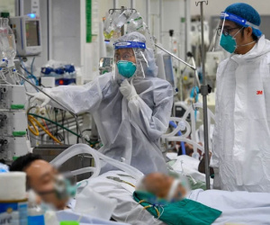 Bệnh nhân Covid-19 nặng ở Hà Nội tăng, nhiều F0, F1 ‘liều mình’ uống thuốc điều trị tại nhà