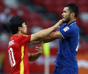 Chia tay AFF Cup, tuyển Việt Nam vẫn 'mắc kẹt' tại Singapore