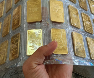 Giá vàng SJC đi ngang, vàng thế giới giảm nhẹ