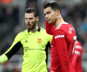 Gary Neville văng tục với cầu thủ MU, khuyên HLV Rangnick dẹp ngay và luôn sơ đồ mới 4-2-2-2