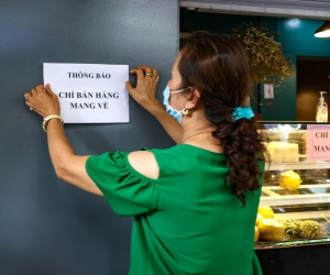 Hà Nội dừng nhiều hoạt động tại 8 quận 'vùng cam'