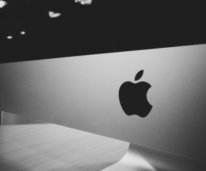 Apple bất ngờ thưởng 'nóng' nhân viên 180.000 USD