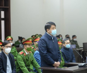 Ông Nguyễn Đức Chung tự bào chữa: 'Không thể nào vợ làm chồng chịu'
