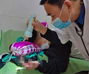 Điện thoại phát nổ khi sạc pin, nam sinh bị dập nát bàn tay
