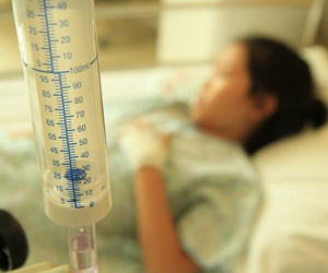 Cô gái trẻ bị suy gan sau nửa tháng theo đuổi phương pháp dưỡng da lành mạnh, BS cảnh báo sai lầm khi dùng vitamin nhiều người mắc phải
