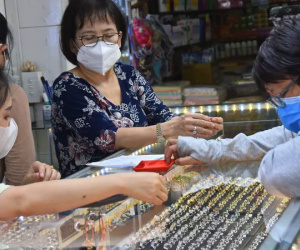 Giá vàng hôm nay 7-1: Giảm mạnh, Mỹ có thể tăng lãi suất cơ bản