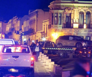 Xe tải chở đầy thi thể bị bị bỏ lại trước văn phòng thống đốc bang ở Mexico