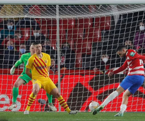 Hòa mà như thua Granada, Barca run rẩy trước Siêu kinh điển