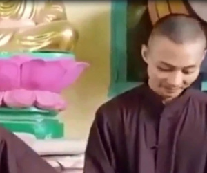 'Thầy ông nội' khoe 2 'đồ đệ ruột' Tịnh thất Bồng Lai có nhiều bạn gái, thái độ của cả hai gây chú ý
