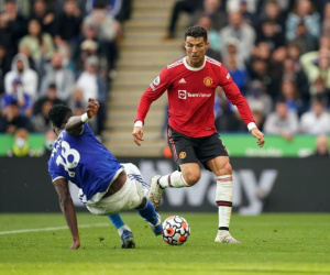 Ronaldo bàn bạc với Mendes về việc ra đi hay ở lại Man United